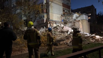 Рятувальники знайшли тіло жінки під завалами