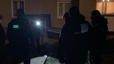 На Прикарпатті поліцейський організував наркобізнес