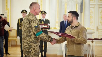 Президент нагородив "Золотою Зіркою" двох захисників з Чернігівщини Президент нагородив "Золотою Зіркою" двох захисників з Чернігівщини