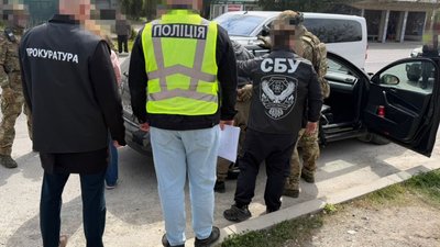 Правоохоронці оголосили підозру жительці Хмельниччини та жителю Чернівеччини