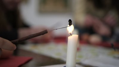 Фарби, віск, писачок та свічка: у Вінниці провели майстер-клас із писанкарства Фарби, віск, писачок та свічка: у Вінниці провели майстер-клас із писанкарства