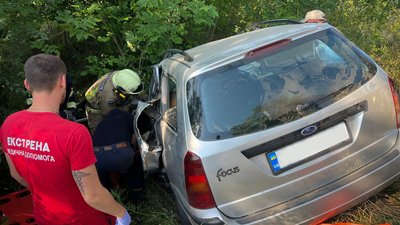 Зіткнулися Ford Focus та Mercedes Sprinter: в ДТП на Закарпатті травмувалися 8 людей Зіткнулися Ford Focus та Mercedes Sprinter: в ДТП на Закарпатті травмувалися 8 людей