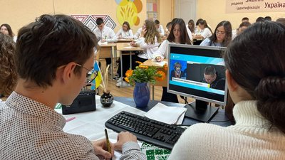 "Життя — це навчання, тому помилки — не головне". Як писали Радіодиктант єдності в Ужгороді "Життя — це навчання, тому помилки — не головне". Як писали Радіодиктант єдності в Ужгороді