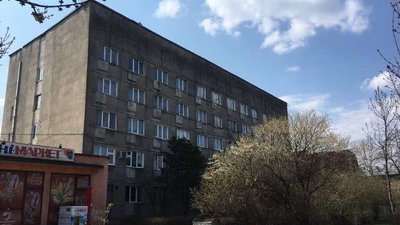 У Чернівцях міськрада хоче відсудити колишній гуртожиток, який продають, як арештоване майно