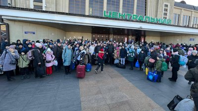 Зупинюсь, коли всі будуть у безпеці: Артем Ракітін евакуював з Чернігова понад 10 тисяч людей Зупинюсь, коли всі будуть у безпеці: Артем Ракітін евакуював з Чернігова понад 10 тисяч людей