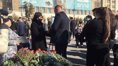 У Харкові прощаються із загиблими в катастрофі Ан-26. Онлайн-трансляція У Харкові прощаються із загиблими в катастрофі Ан-26. Онлайн-трансляція