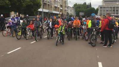 У Житомирі дві тисячі велосипедистів взяли участь у загальноміському святі "Велодень-2021" У Житомирі дві тисячі велосипедистів взяли участь у загальноміському святі "Велодень-2021"