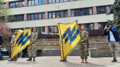 "Ми не відступимо". У Франківську відбулася акція "Врятуйте Маріуполь!"
