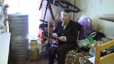 Шиють і в'яжуть: "Бабусин батальйон" на Житомирщині допомагає ЗСУ