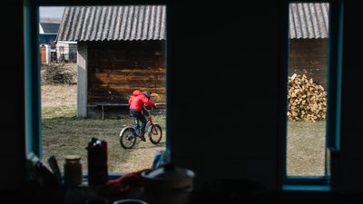 "Діти повинні знати, що росіяни — вороги" — історія родини з Київщини, яка вирвалася з окупації "Діти повинні знати, що росіяни — вороги" — історія родини з Київщини, яка вирвалася з окупації