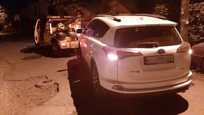 В Івано-Франківську поліцейські евакуювали авто п'яної водійки