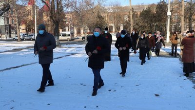 У Херсоні відбувся молебень за українськими Героями, які загинули, захищаючи Донецький аеропорт У Херсоні відбувся молебень за українськими Героями, які загинули, захищаючи Донецький аеропорт