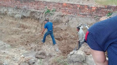 У громаді на Житомирщині батьки учнів ліцею та вчителі побудували шкільне укриття У громаді на Житомирщині батьки учнів ліцею та вчителі побудували шкільне укриття