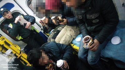 Біля Львова у вантажівці з яблуками знайшли 4 мігрантів