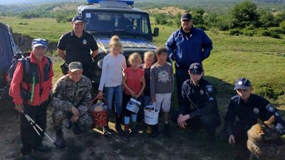 Пішли до лісу в одному районі Закарпаття — вийшли в іншому: що кажуть рідні про заблукалих дітей Пішли до лісу в одному районі Закарпаття — вийшли в іншому: що кажуть рідні про заблукалих дітей
