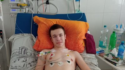 "Хочу жити тут". Підліток на протезі з Харківщини відновлюється після обстрілу "Хочу жити тут". Підліток на протезі з Харківщини відновлюється після обстрілу