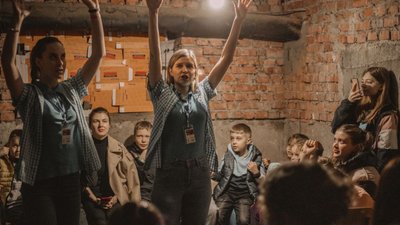 «Підтримати та відволікти»: у Кременчуці для родин переселенців організовують заняття та розваги