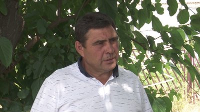 "Нормальне" життя для воєнного часу. Як живуть і працюють під "Градами" люди в селі на Криворіжжі "Нормальне" життя для воєнного часу. Як живуть і працюють під "Градами" люди в селі на Криворіжжі