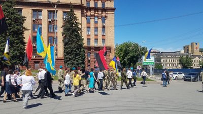У Дніпрі влаштували ходу до Дня героїв України У Дніпрі влаштували ходу до Дня героїв України