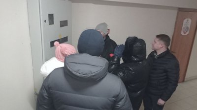 У Рівному мешканці будинку перекривали вулицю. В чому проблема та як реагує мер У Рівному мешканці будинку перекривали вулицю. В чому проблема та як реагує мер