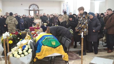 В Івано-Франківську попрощалися із загиблим військовослужбовцем Тарасом Стахівим В Івано-Франківську попрощалися із загиблим військовослужбовцем Тарасом Стахівим