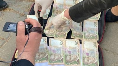 Керівника одного з підприємств Міноборони затримали на Хмельниччині