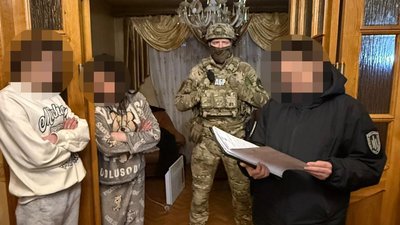 У Харкові торгували наркотиками у гуртожитку під прикриттям поліцейського