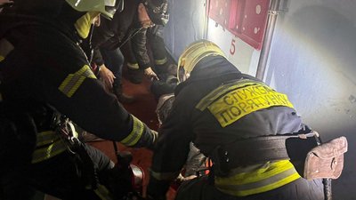 Рятувальники, пожежа, чоловік