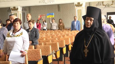 Виступ ігумені і плакати: у Зимнівській громаді на Волині повторно голосували за заборону УПЦ МП Виступ ігумені і плакати: у Зимнівській громаді на Волині повторно голосували за заборону УПЦ МП