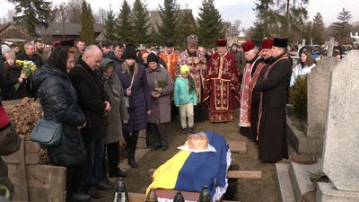 На Івано-Франківщині попрощалися з 25-річним бійцем Мар'яном Орищуком На Івано-Франківщині попрощалися з 25-річним бійцем Мар'яном Орищуком