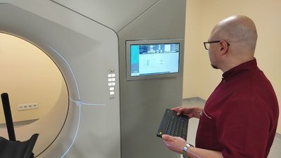 Апарат променевої терапії у лікарні святого Пантелеймона, 21 грудня 2023.