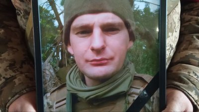 Роман Синіцький загинув 12 березня 2024 року під час бойового завдання, 18 березня 2024. Фото: Суспільне Хмельницький.