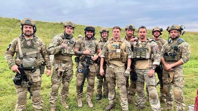 Військові з "Азову" Військові з "Азову"