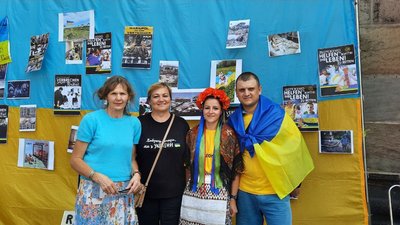 "Підходжу до німців й говорю з ними": як у центрі Нюрнберга збирають гроші для України "Підходжу до німців й говорю з ними": як у центрі Нюрнберга збирають гроші для України