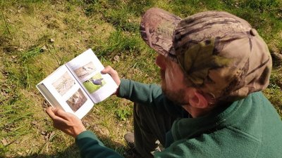 Ветеран АТО з Тернопільщини своїми фотографіями проілюстрував книжку про пташок