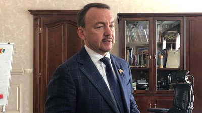 37 депутатів Закарпатської облради проголосували за відставку голови Олексія Петрова 37 депутатів Закарпатської облради проголосували за відставку голови Олексія Петрова