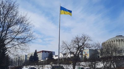 До Дня єднання у центрі Сум підняли прапор України. ФОТОРЕПОРТАЖ До Дня єднання у центрі Сум підняли прапор України. ФОТОРЕПОРТАЖ