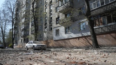 Три удари по середмістю Сум: пошкоджено близько 100 вікон і 30 балконних рам