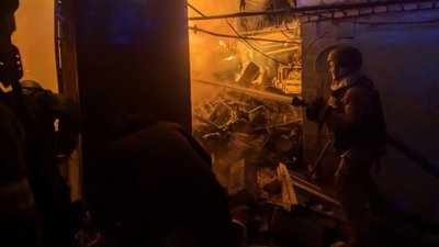 Внаслідок дронової атаки на Кривий Ріг виникли пожежі. Є жертви Внаслідок дронової атаки на Кривий Ріг виникли пожежі. Є жертви