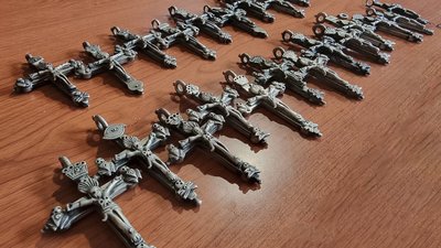 Перша українська енциклопедія і тридцять срібних хрестів передали Рівненському обласному краєзнавчому музею Перша українська енциклопедія і тридцять срібних хрестів передали Рівненському обласному краєзнавчому музею