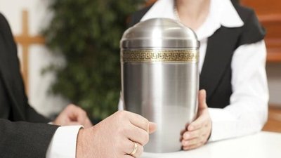 Запорізька ритуальна служба надаватиме послугу поховання урни з прахом