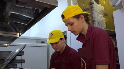 В Києві відкрилася маріупольська піцерія В Києві відкрилася маріупольська піцерія