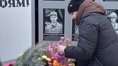 У Ромнах на Сумщині вшанували пам'ять загиблих військових.