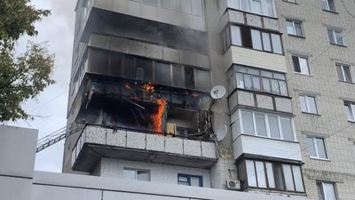 Врятували дітей та дорослих: у центрі Чернігова горіли дві квартири та балкон