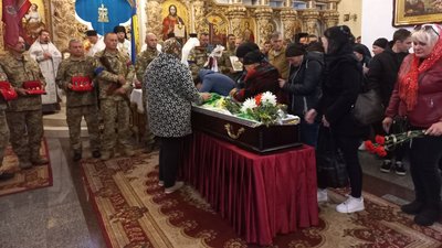 У Полтаві попрощалися з Іваном Банком, який загинув на війні У Полтаві попрощалися з Іваном Банком, який загинув на війні