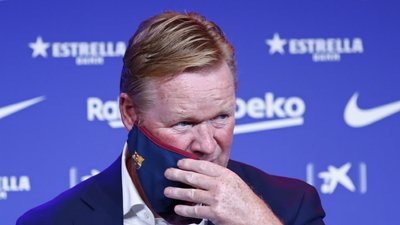 Тренера "Барселони" вилучили з поля під час матчу. Він давав інструкції помічникам по телефону