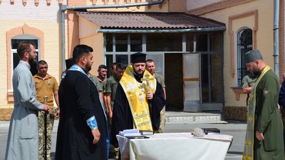 Заклали капсулу: у військовій частині на Рівненщині зведуть храм ПЦУ Заклали капсулу: у військовій частині на Рівненщині зведуть храм ПЦУ