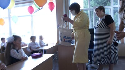 Перше вересня під час карантину: як зустрічають дітей у школах Перше вересня під час карантину: як зустрічають дітей у школах