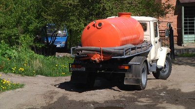 У Житомирі відновили роботу служби, які відкачують стоки з каналізаційних ям приватних будинків У Житомирі відновили роботу служби, які відкачують стоки з каналізаційних ям приватних будинків