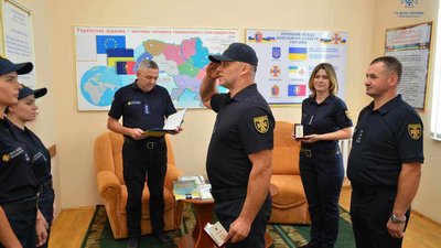 "Людина дивиться тобі в очі та просить про порятунок": працівник ДСНС у Старокостянтинові про роботу в умовах війни "Людина дивиться тобі в очі та просить про порятунок": працівник ДСНС у Старокостянтинові про роботу в умовах війни